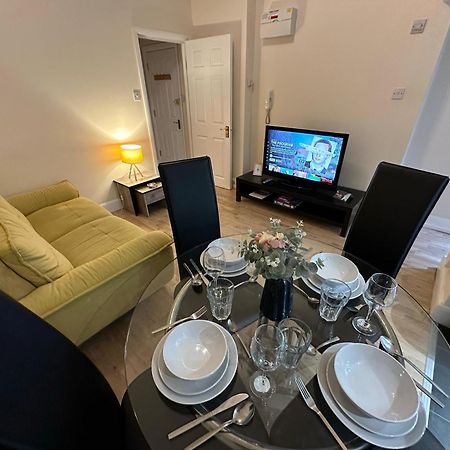 1-Bedroom Flat With Small Garden & Paid Parking In Finsbury Park, Highbury 伦敦 外观 照片