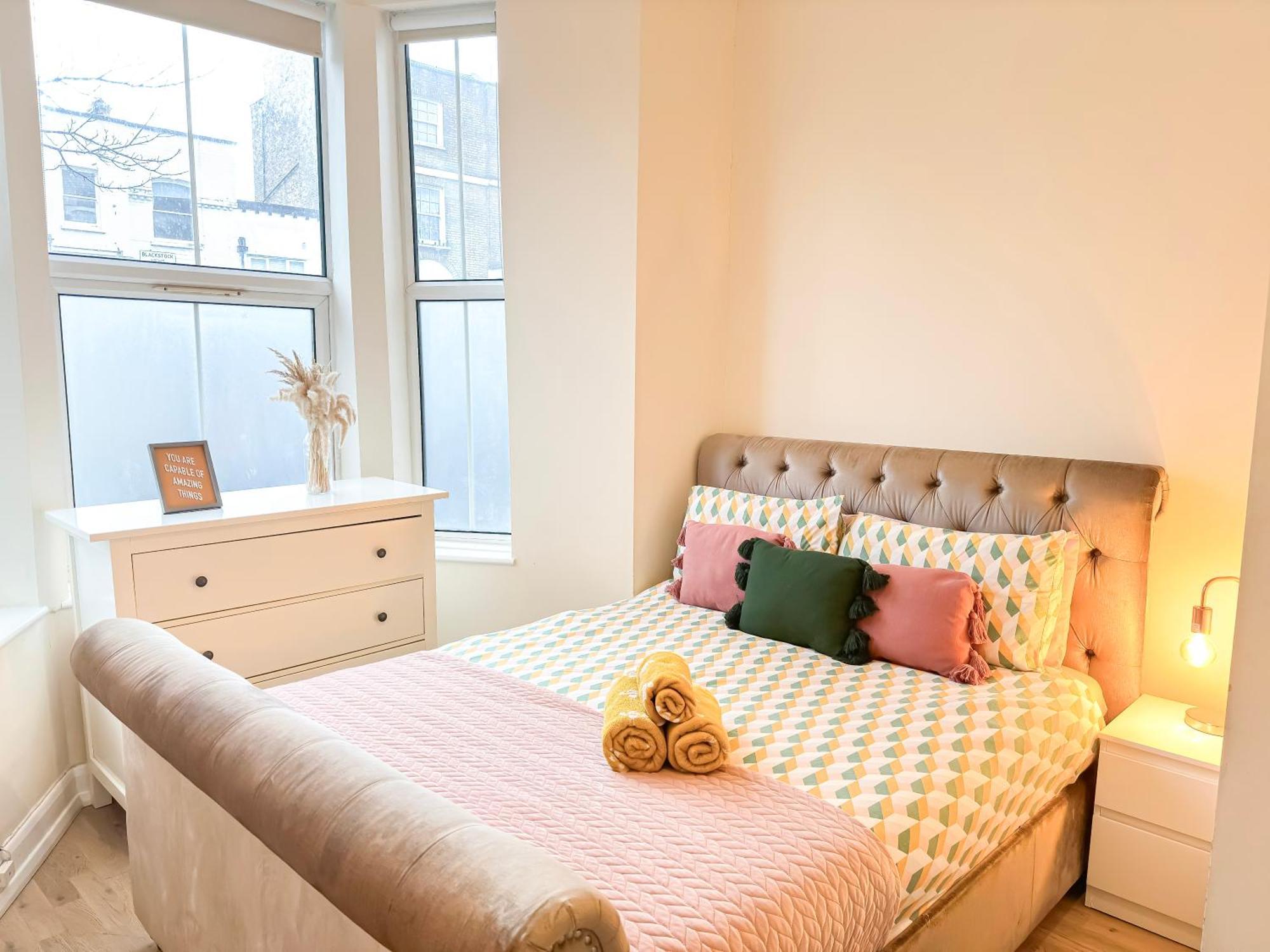 1-Bedroom Flat With Small Garden & Paid Parking In Finsbury Park, Highbury 伦敦 外观 照片
