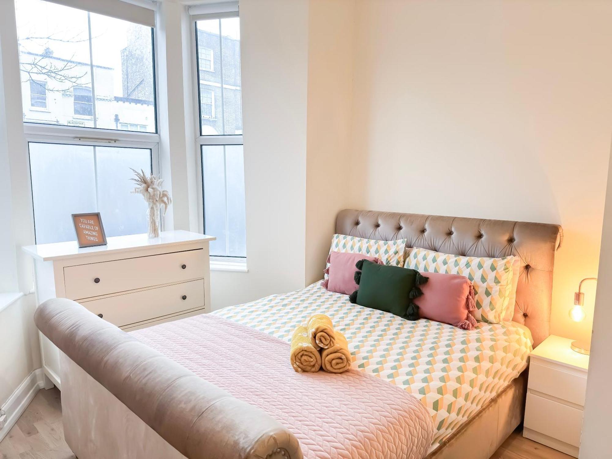 1-Bedroom Flat With Small Garden & Paid Parking In Finsbury Park, Highbury 伦敦 外观 照片