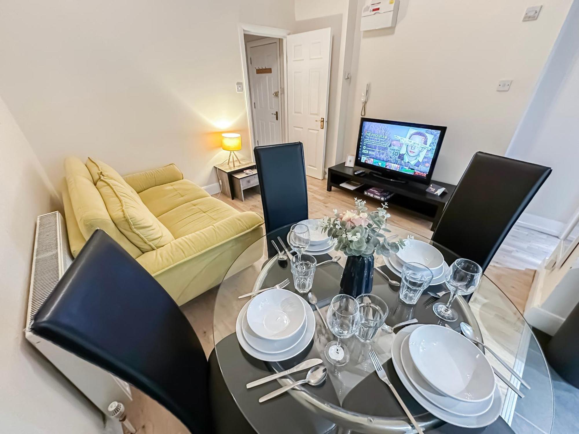 1-Bedroom Flat With Small Garden & Paid Parking In Finsbury Park, Highbury 伦敦 外观 照片
