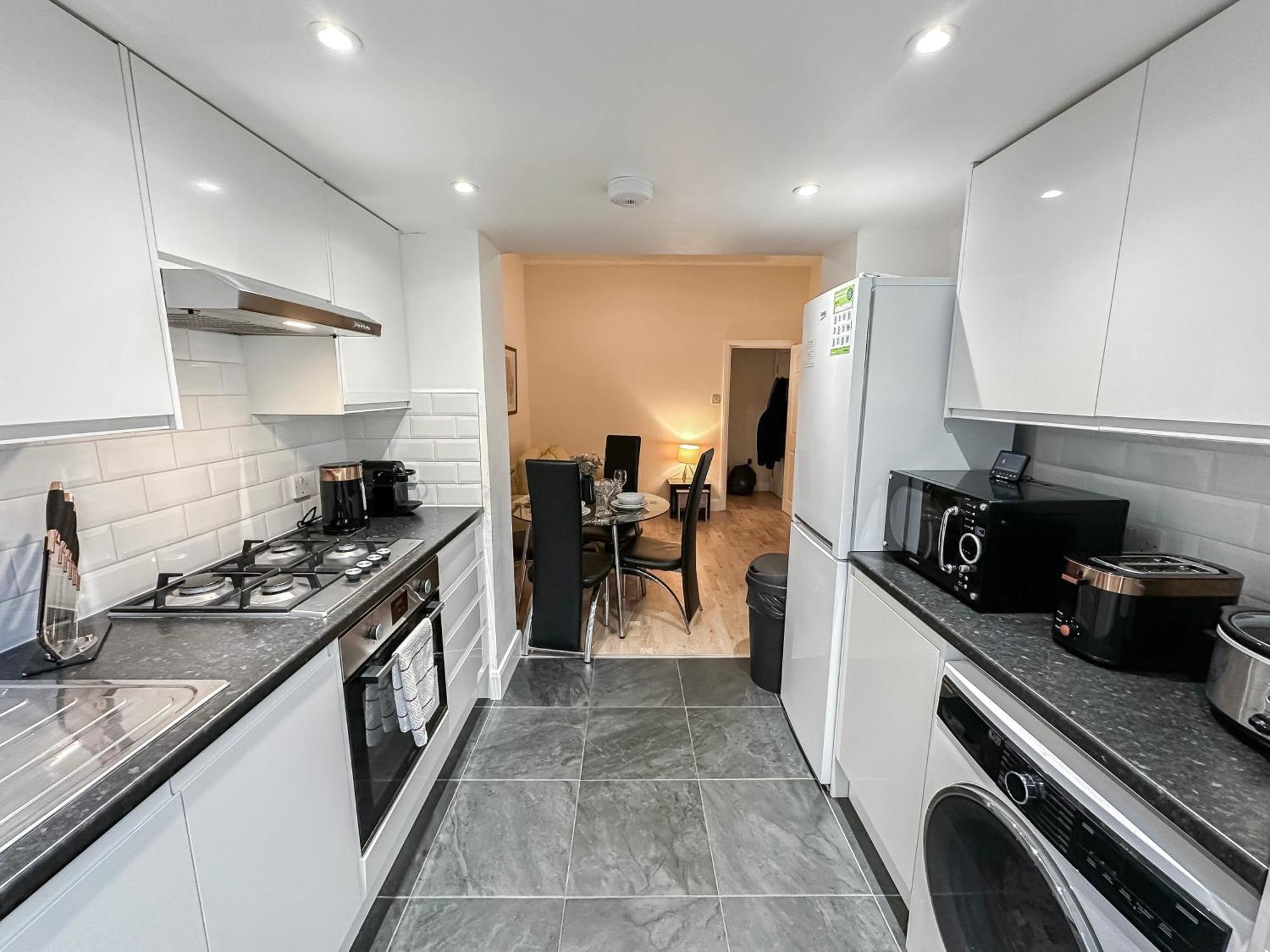 1-Bedroom Flat With Small Garden & Paid Parking In Finsbury Park, Highbury 伦敦 外观 照片