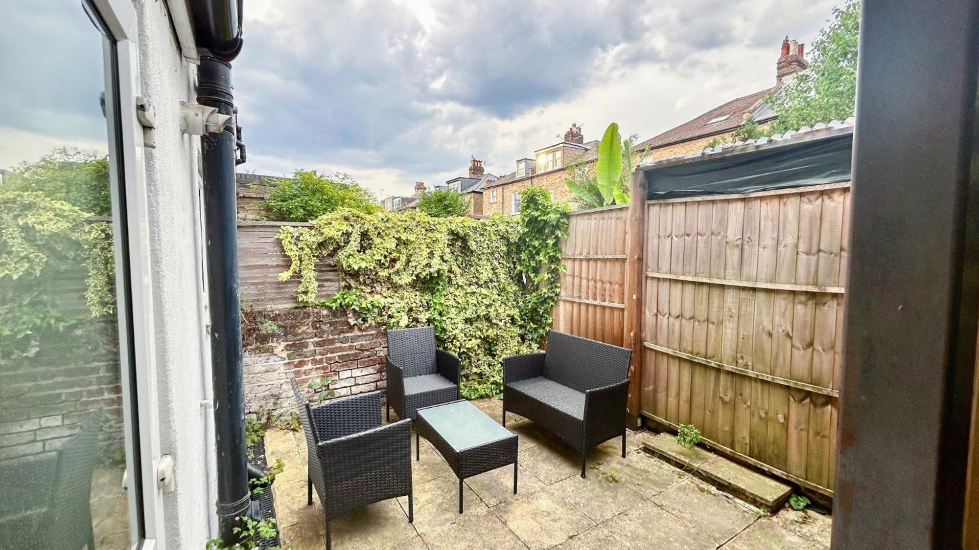 1-Bedroom Flat With Small Garden & Paid Parking In Finsbury Park, Highbury 伦敦 外观 照片