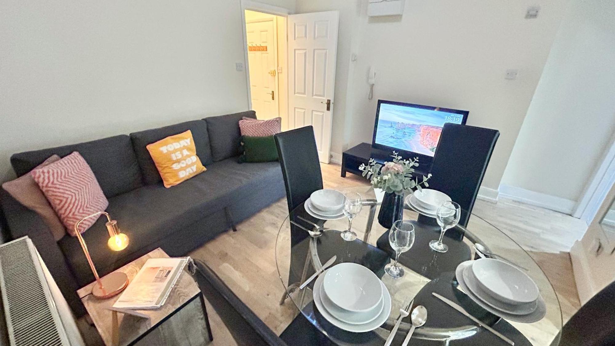1-Bedroom Flat With Small Garden & Paid Parking In Finsbury Park, Highbury 伦敦 外观 照片