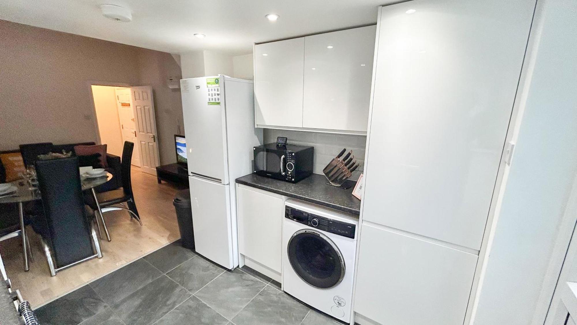 1-Bedroom Flat With Small Garden & Paid Parking In Finsbury Park, Highbury 伦敦 外观 照片
