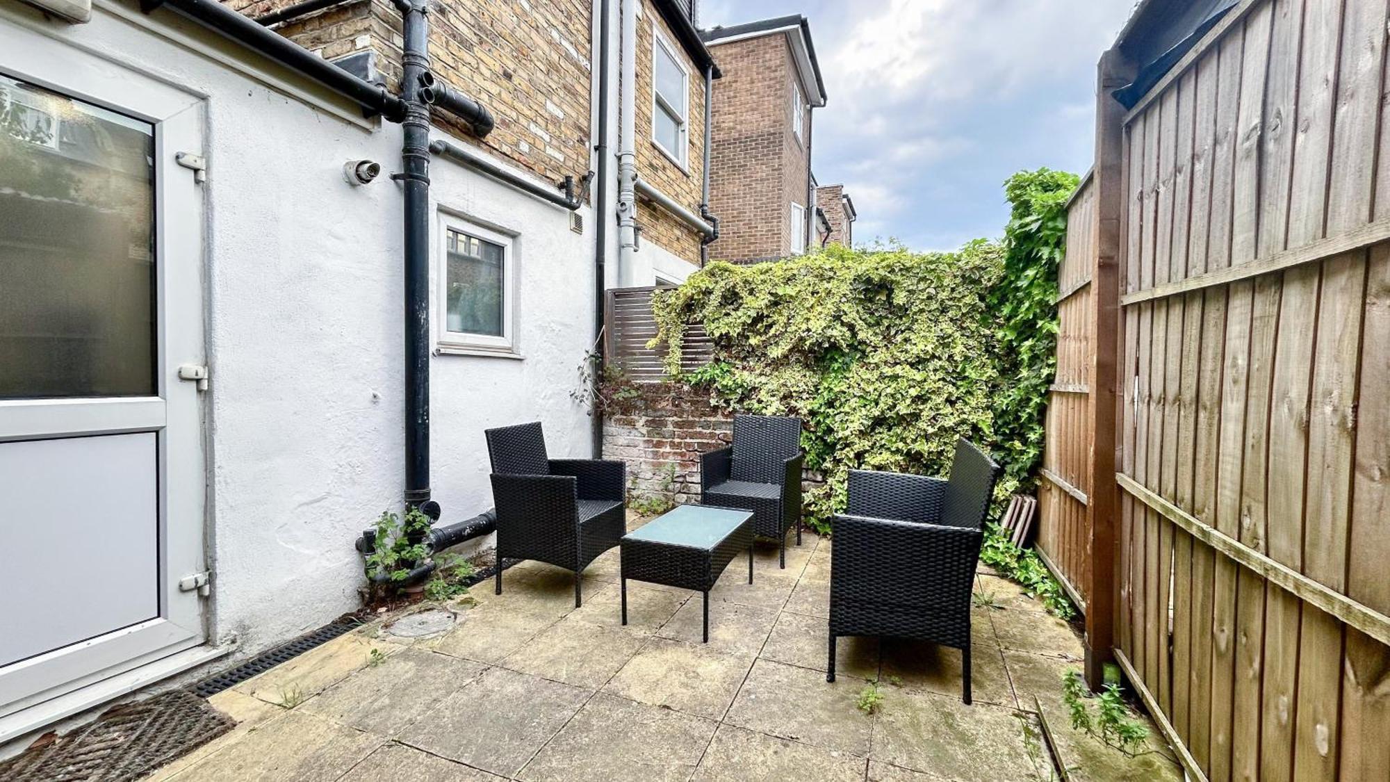 1-Bedroom Flat With Small Garden & Paid Parking In Finsbury Park, Highbury 伦敦 外观 照片