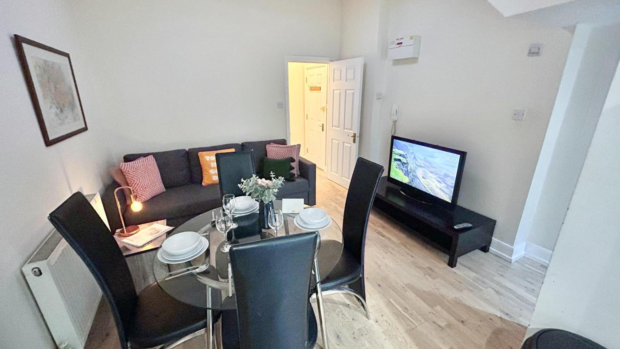 1-Bedroom Flat With Small Garden & Paid Parking In Finsbury Park, Highbury 伦敦 外观 照片
