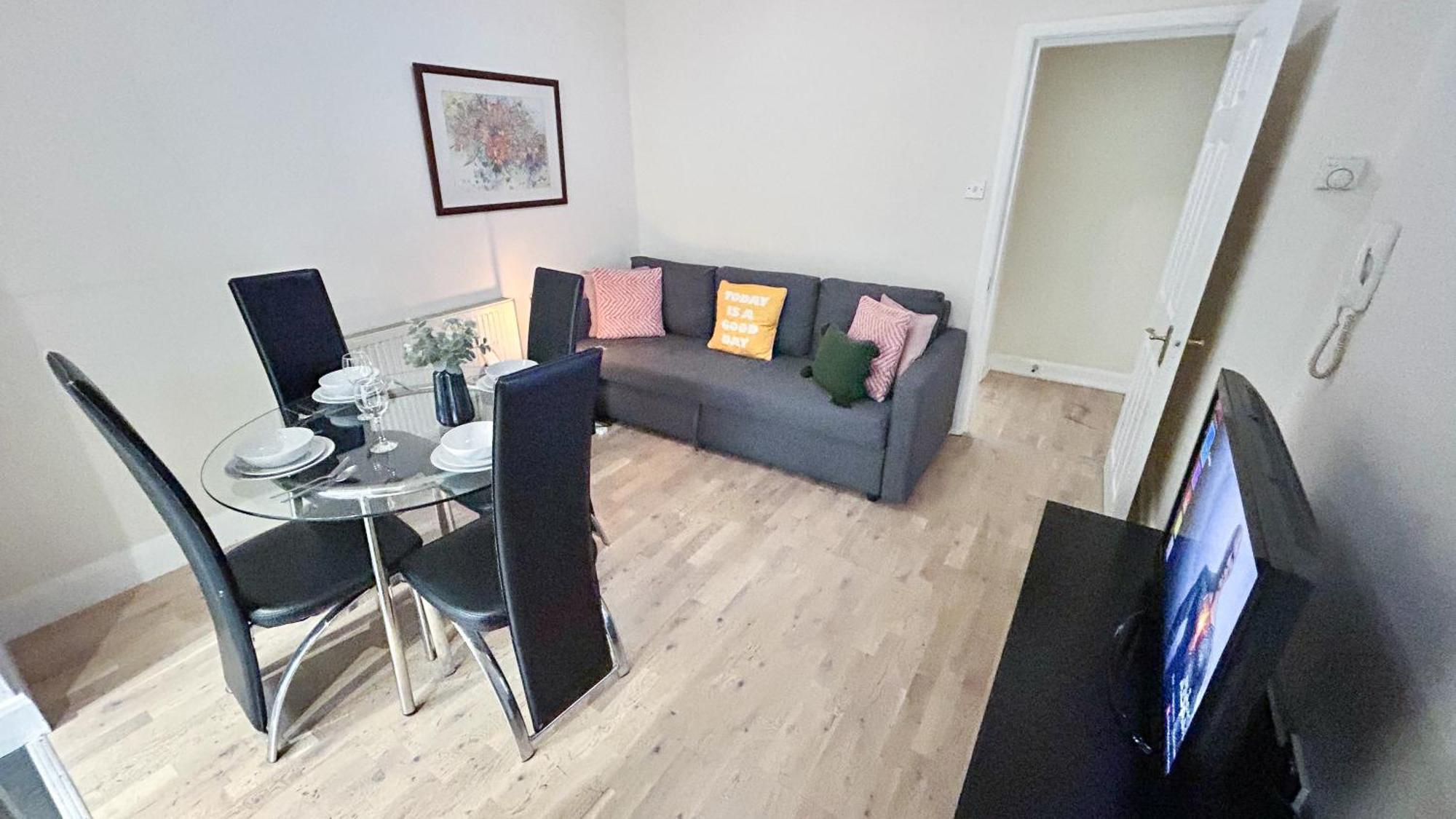 1-Bedroom Flat With Small Garden & Paid Parking In Finsbury Park, Highbury 伦敦 外观 照片