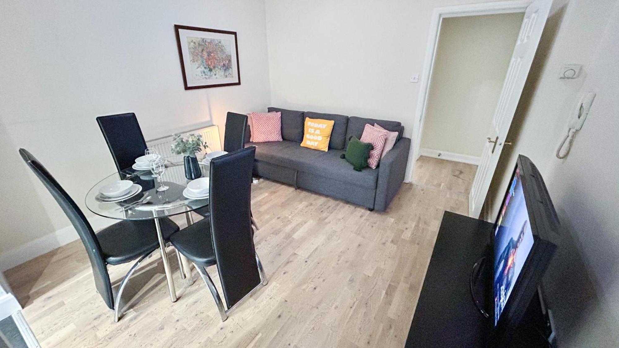 1-Bedroom Flat With Small Garden & Paid Parking In Finsbury Park, Highbury 伦敦 外观 照片