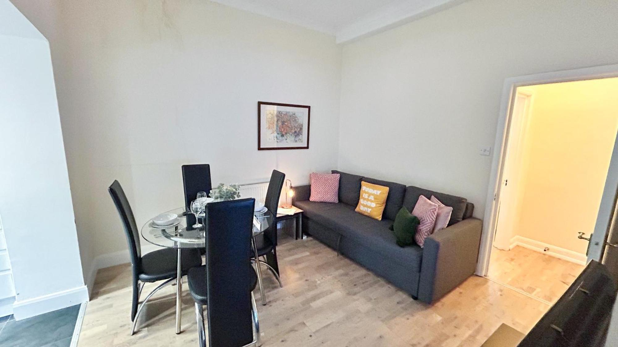 1-Bedroom Flat With Small Garden & Paid Parking In Finsbury Park, Highbury 伦敦 外观 照片