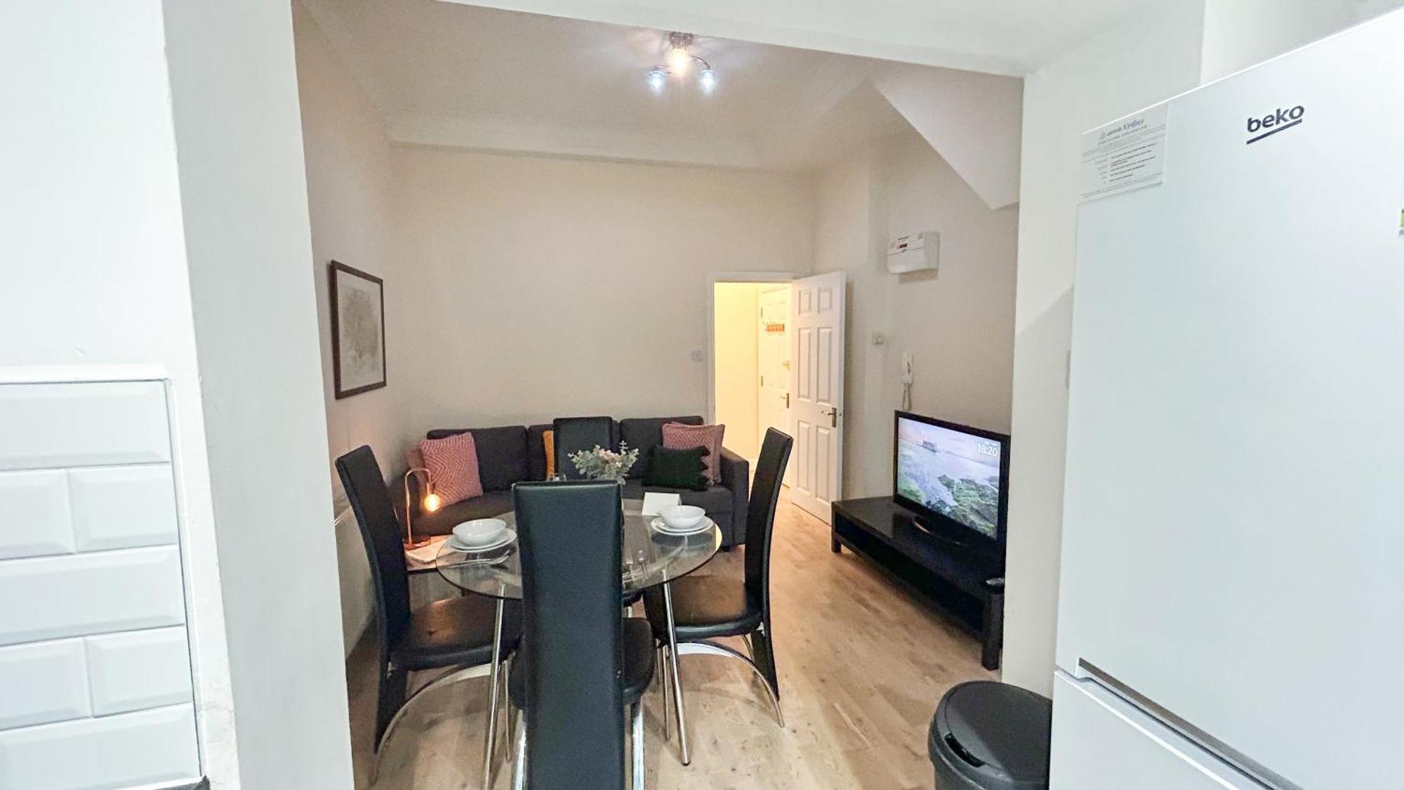 1-Bedroom Flat With Small Garden & Paid Parking In Finsbury Park, Highbury 伦敦 外观 照片