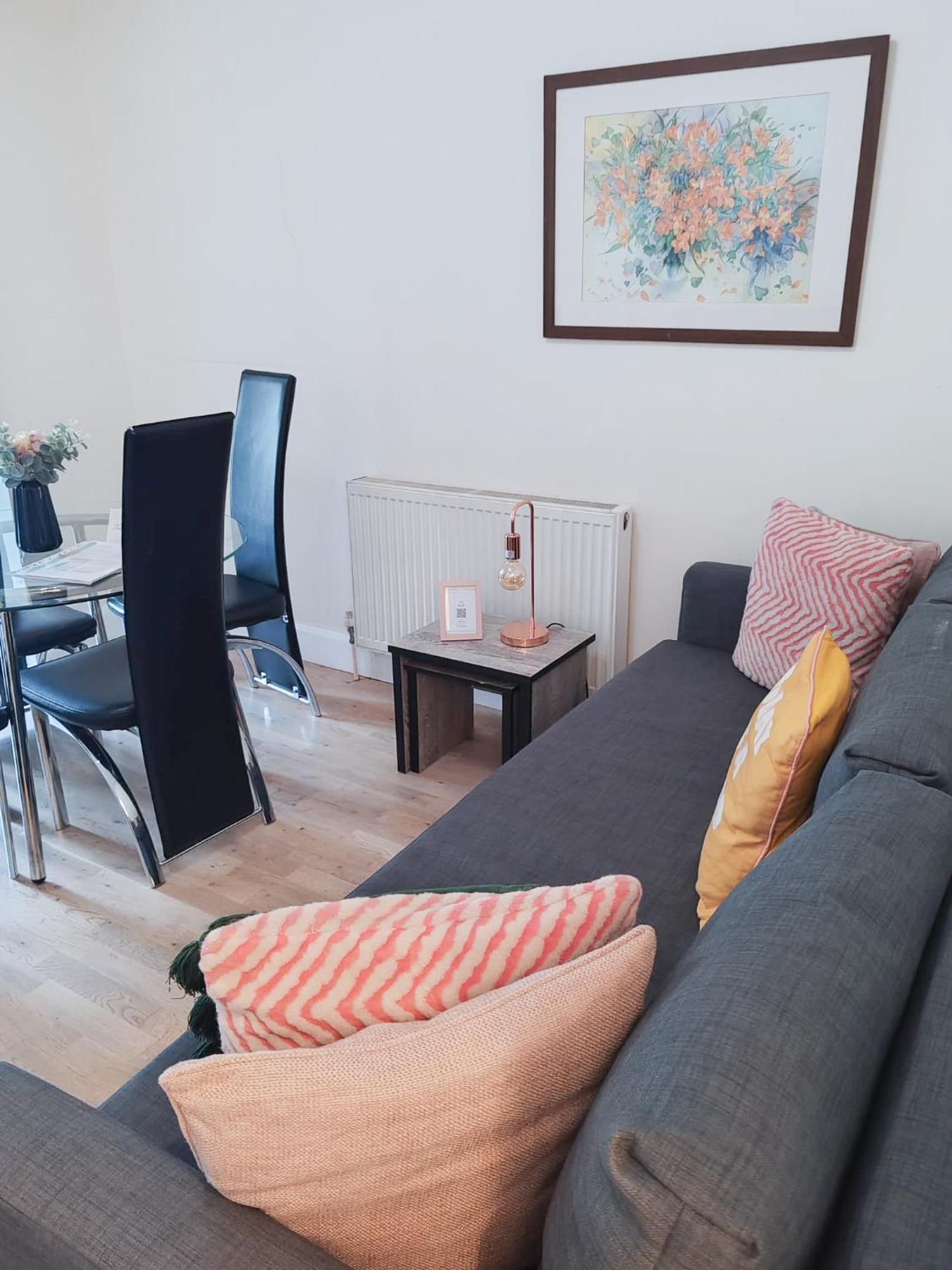 1-Bedroom Flat With Small Garden & Paid Parking In Finsbury Park, Highbury 伦敦 外观 照片