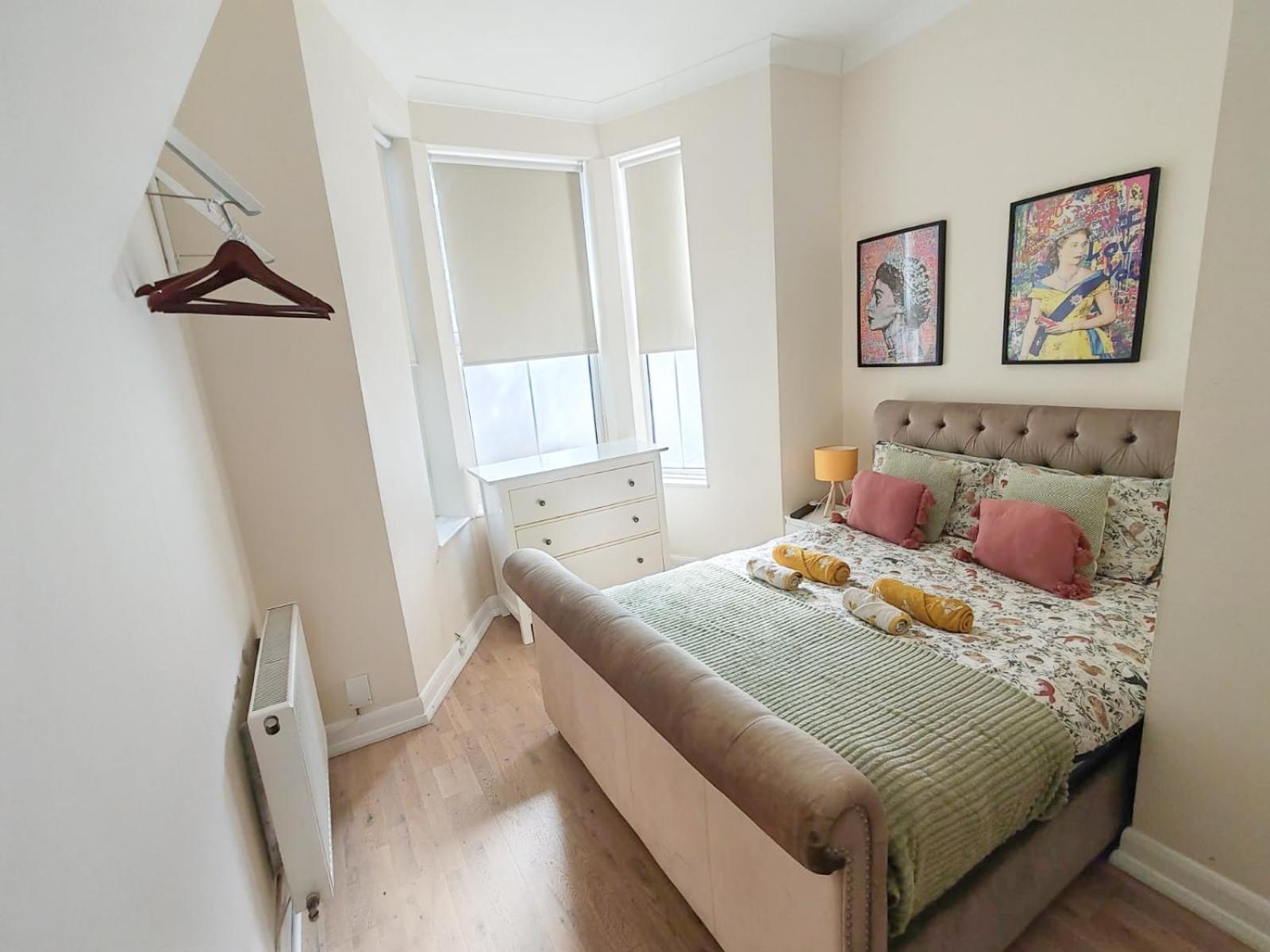 1-Bedroom Flat With Small Garden & Paid Parking In Finsbury Park, Highbury 伦敦 外观 照片