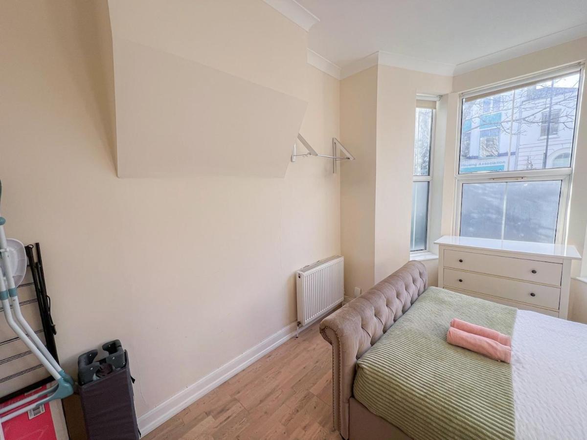 1-Bedroom Flat With Small Garden & Paid Parking In Finsbury Park, Highbury 伦敦 外观 照片