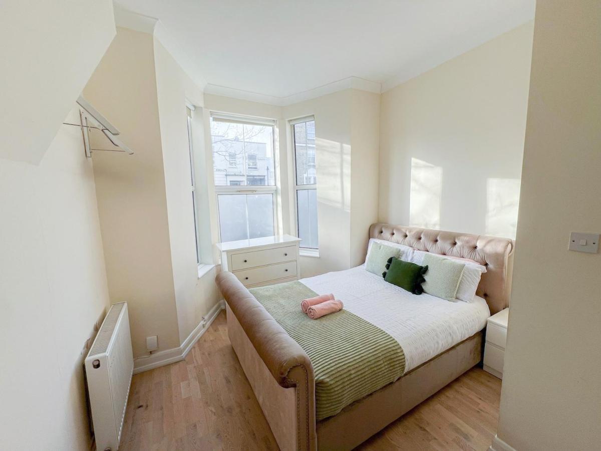 1-Bedroom Flat With Small Garden & Paid Parking In Finsbury Park, Highbury 伦敦 外观 照片