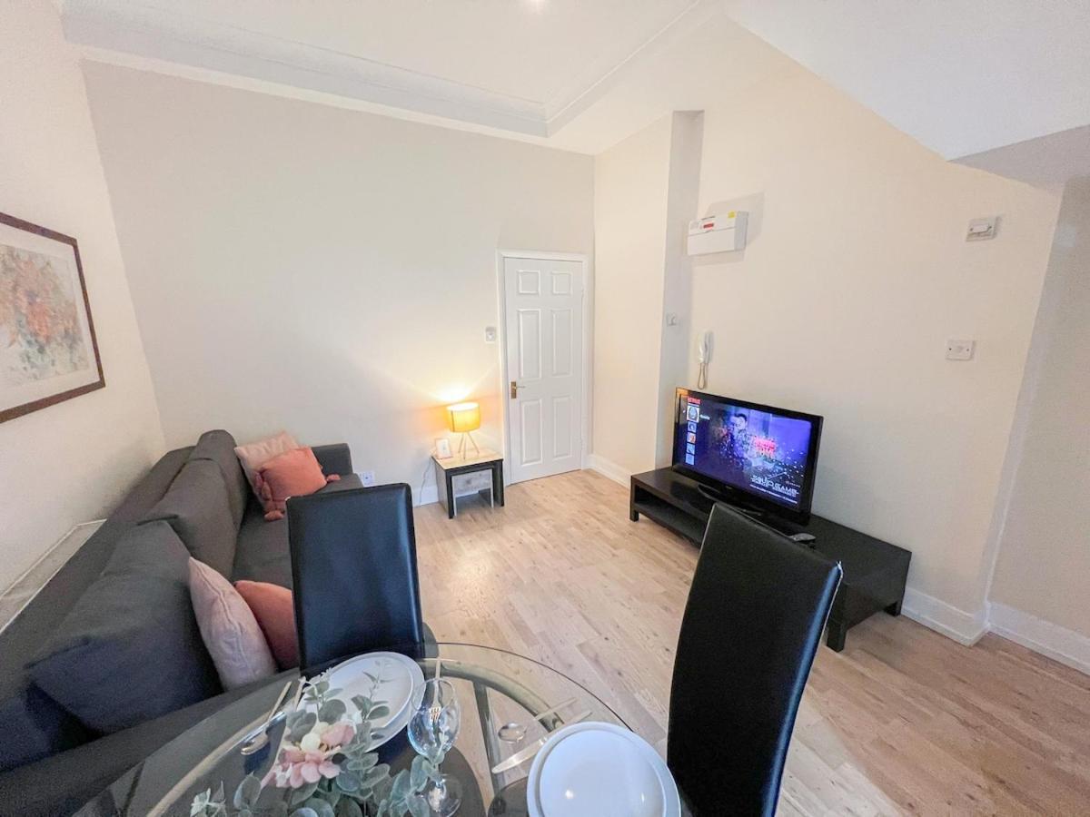 1-Bedroom Flat With Small Garden & Paid Parking In Finsbury Park, Highbury 伦敦 外观 照片