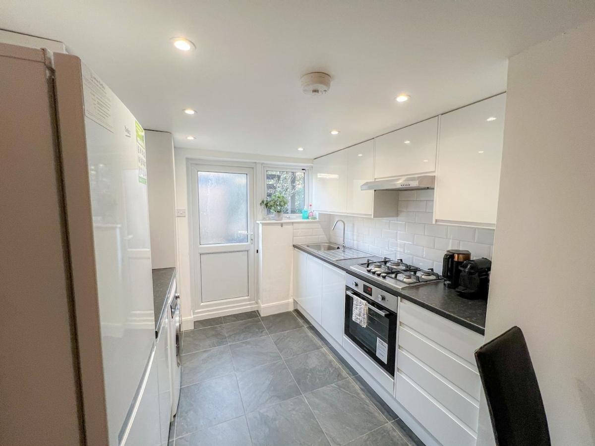1-Bedroom Flat With Small Garden & Paid Parking In Finsbury Park, Highbury 伦敦 外观 照片