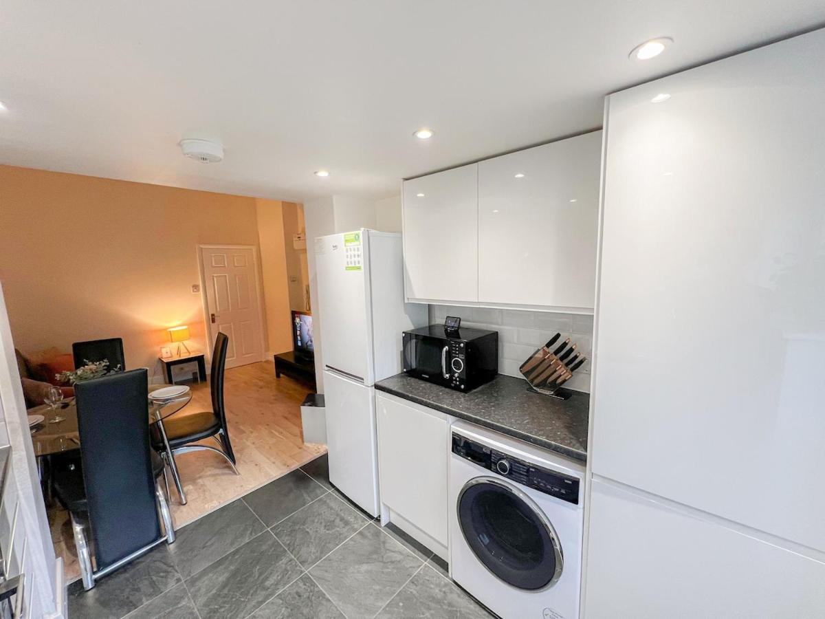 1-Bedroom Flat With Small Garden & Paid Parking In Finsbury Park, Highbury 伦敦 外观 照片
