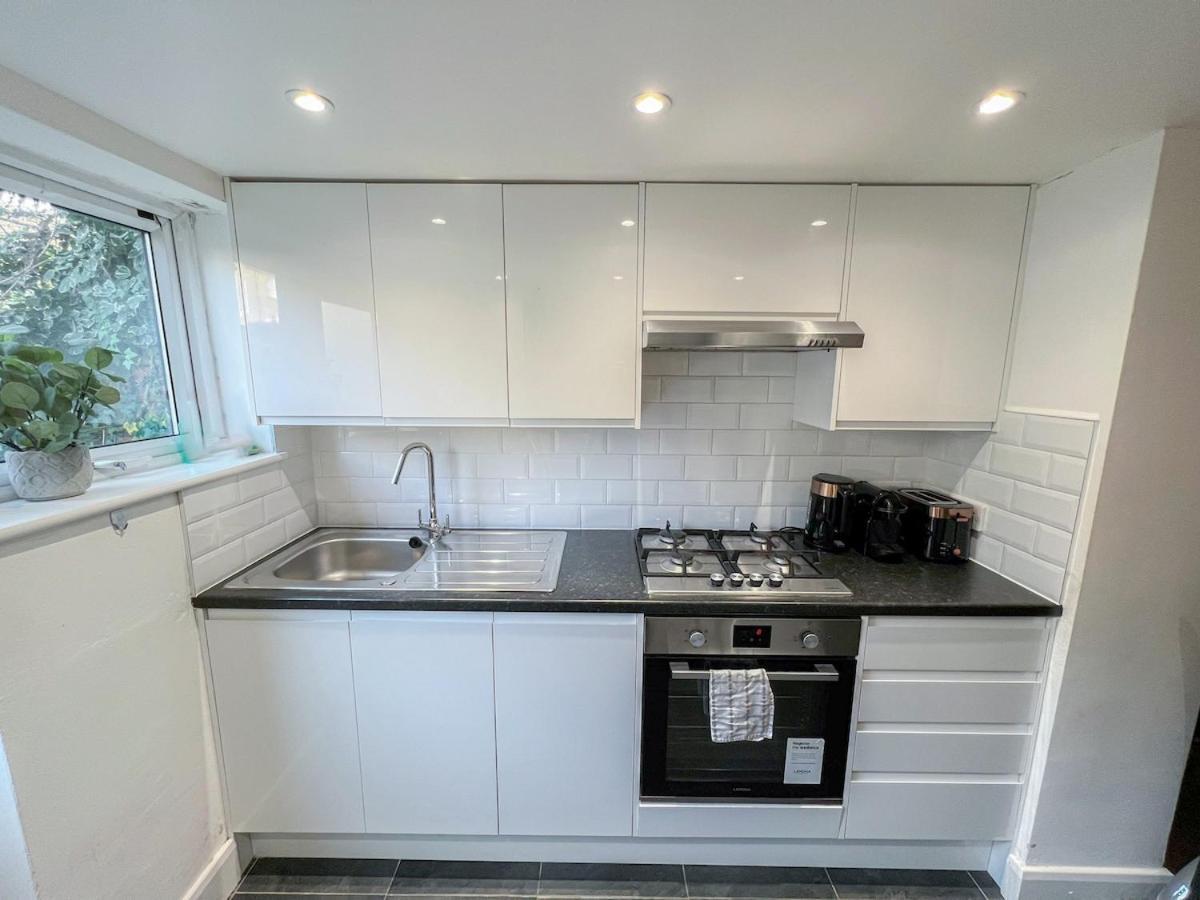 1-Bedroom Flat With Small Garden & Paid Parking In Finsbury Park, Highbury 伦敦 外观 照片