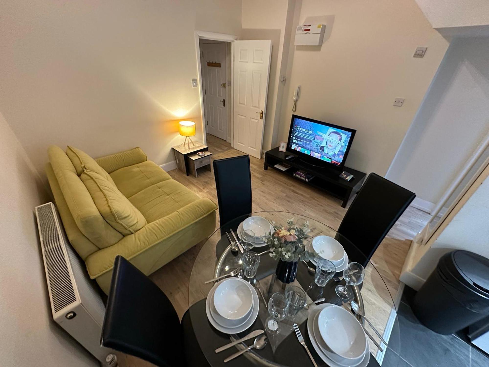 1-Bedroom Flat With Small Garden & Paid Parking In Finsbury Park, Highbury 伦敦 外观 照片