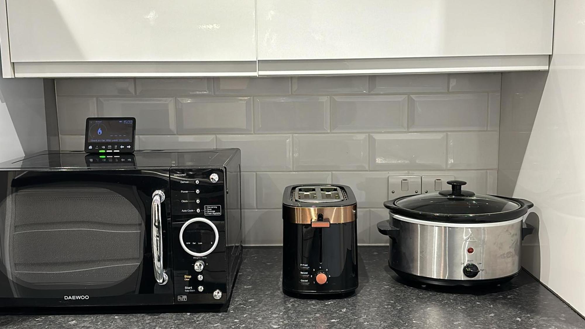 1-Bedroom Flat With Small Garden & Paid Parking In Finsbury Park, Highbury 伦敦 外观 照片