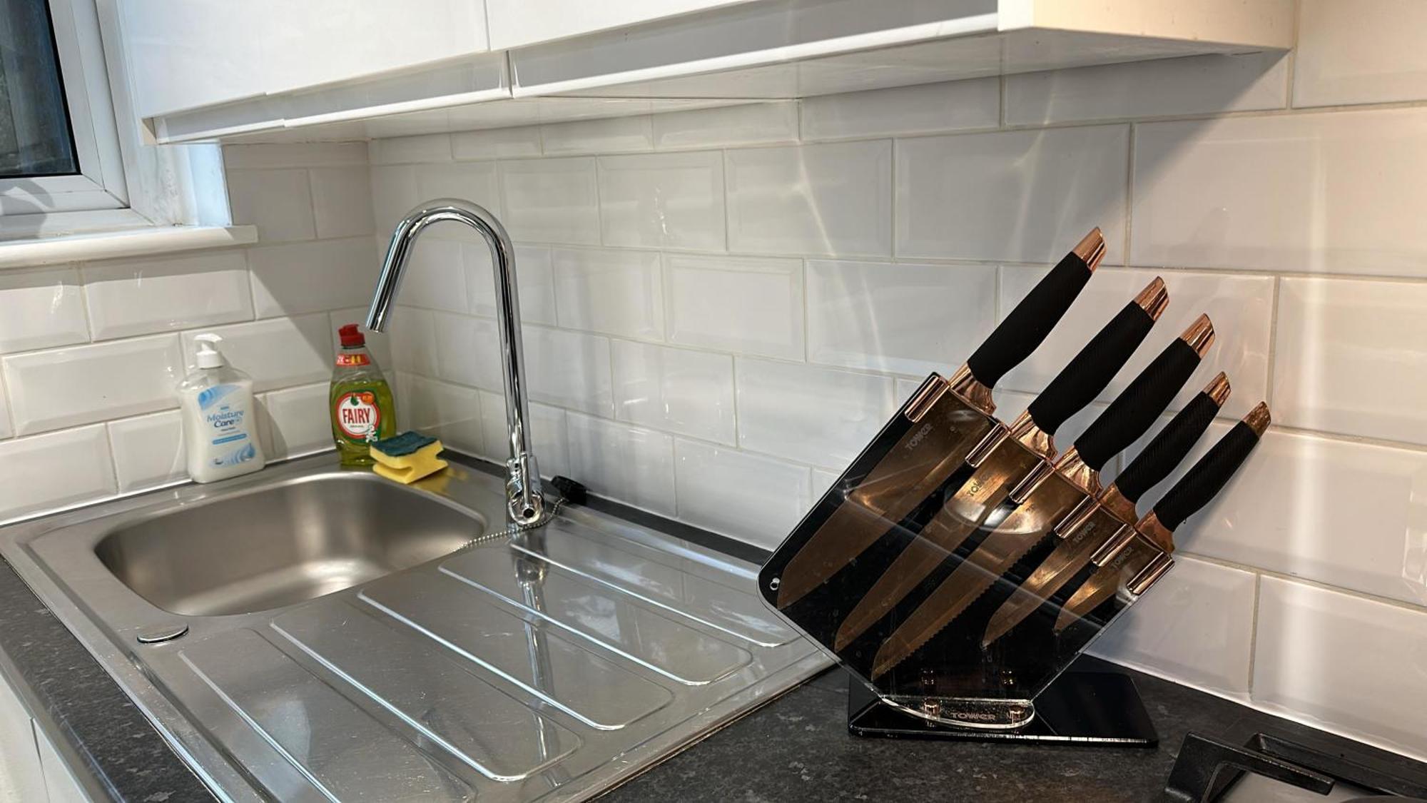 1-Bedroom Flat With Small Garden & Paid Parking In Finsbury Park, Highbury 伦敦 外观 照片