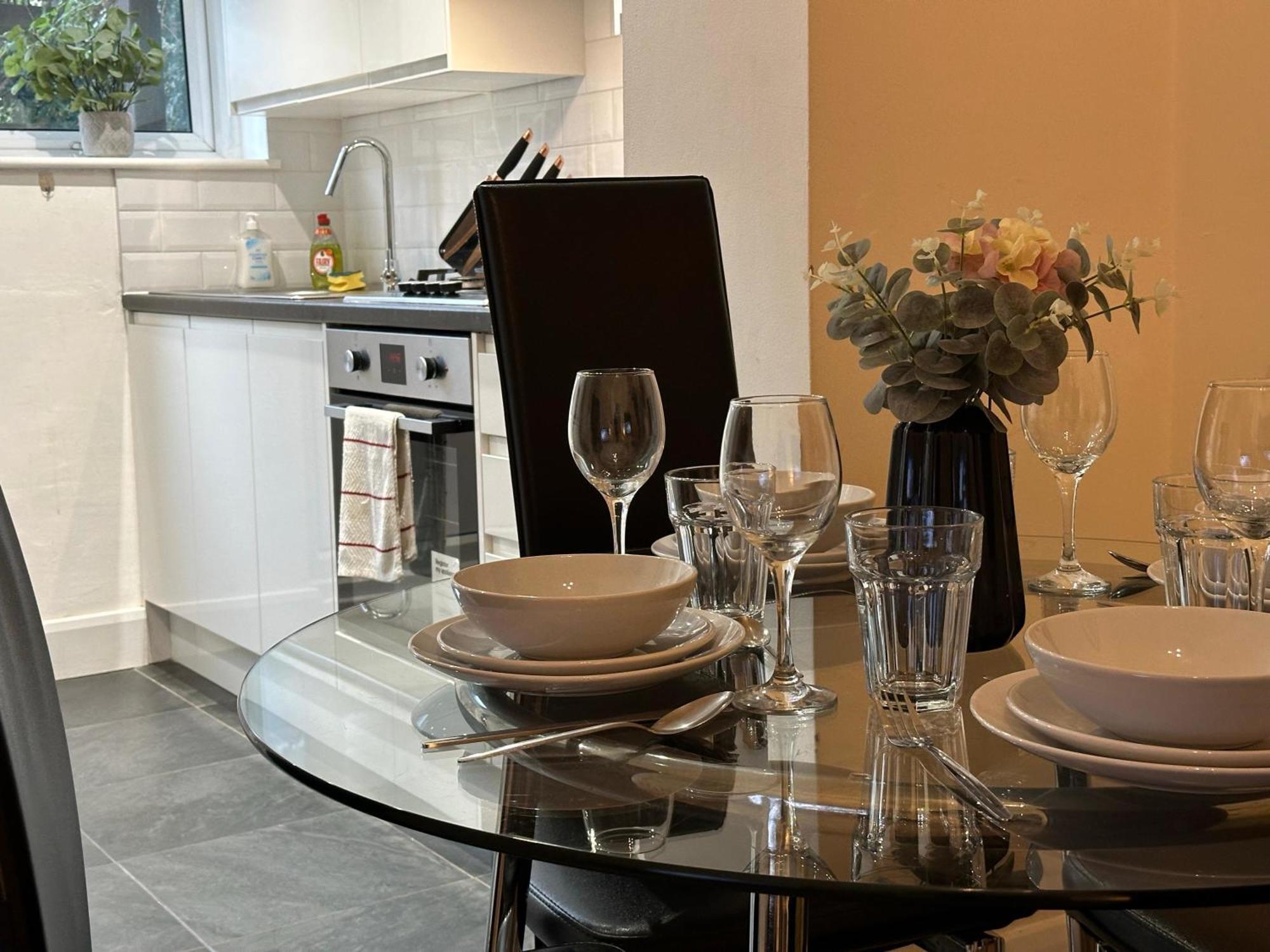 1-Bedroom Flat With Small Garden & Paid Parking In Finsbury Park, Highbury 伦敦 外观 照片